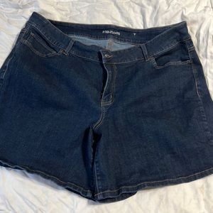 Maurice’s plus size 24W shorts